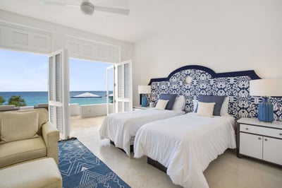 Luxury Villa Photo #17
