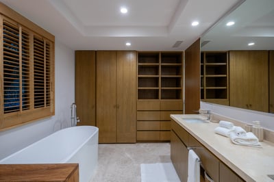 Luxury Villa Photo #35