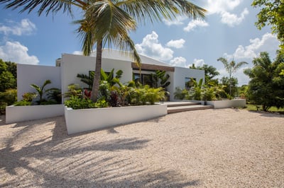 Luxury Villa Photo #16