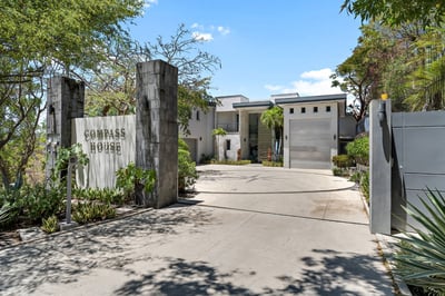 Luxury Villa Photo #18