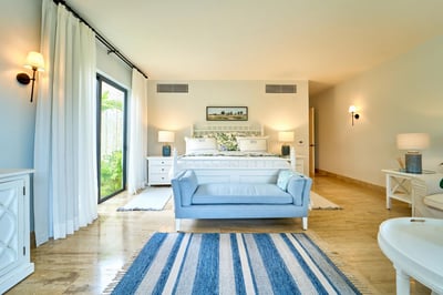 Luxury Villa Photo #26