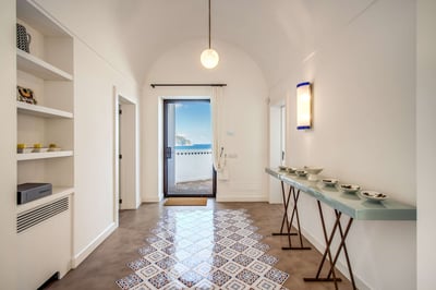 Luxury Villa Photo #7