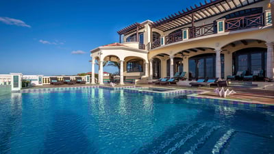 Luxury Villa Photo #6