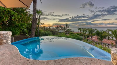 Luxury Villa Photo #3