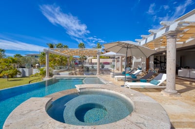 Luxury Villa Photo #8
