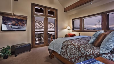 King suite, upper level