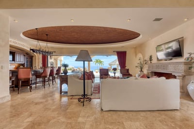 Luxury Villa Photo #32