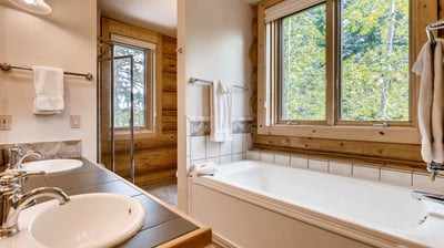 Main floor king ensuite soaking tub