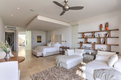 Luxury Villa Photo #20