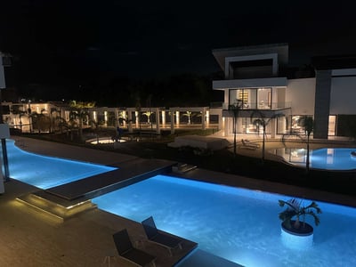 Luxury Villa Photo #16