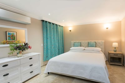 Luxury Villa Photo #43