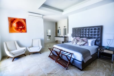 Luxury Villa Photo #22