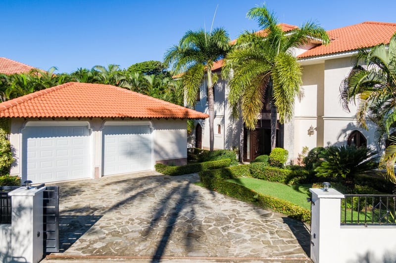 Colonial Beach Villa