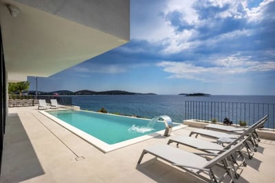 Luxury Villa Photo #3