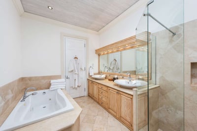 Luxury Villa Photo #41
