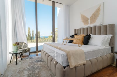 Luxury Villa Photo #11