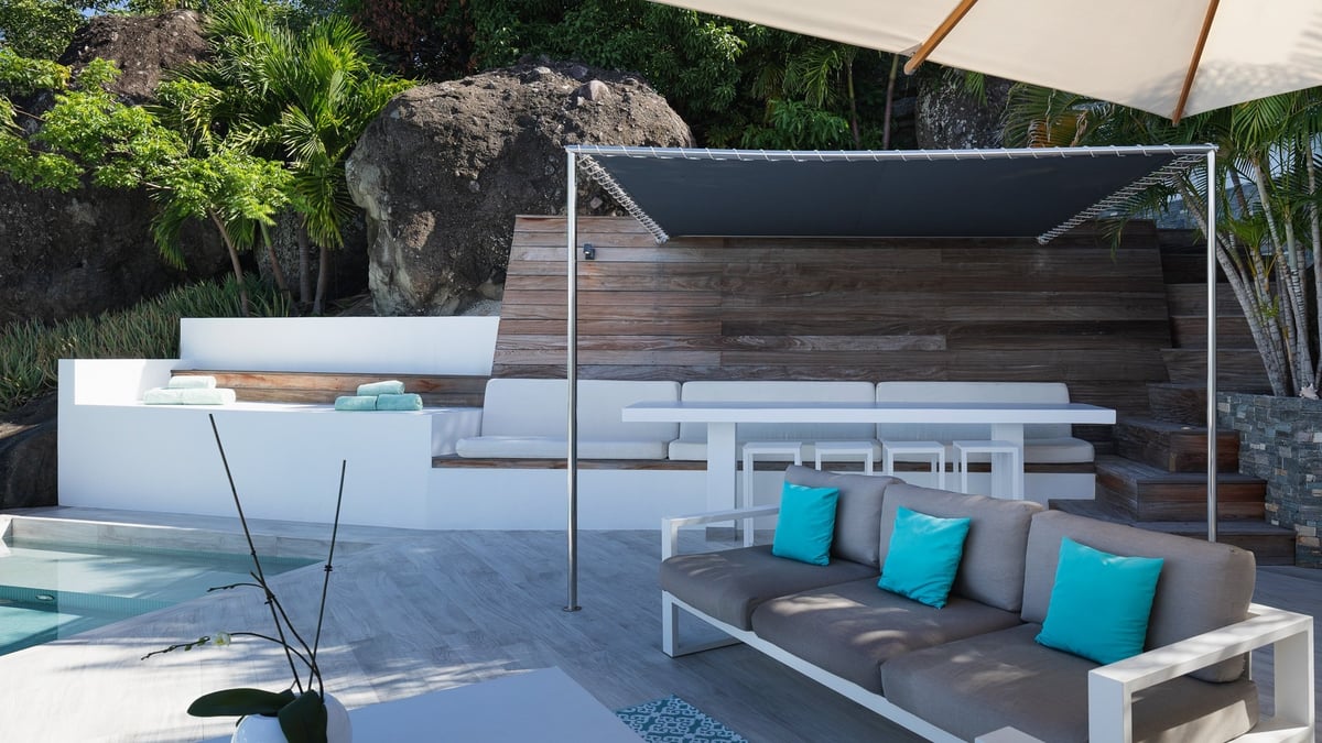 Outdoor Lounge Areas - Image 10
