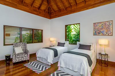 Luxury Villa Photo #17