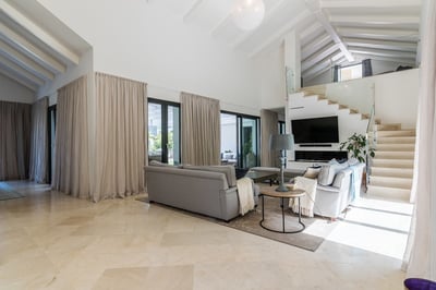 Luxury Villa Photo #10