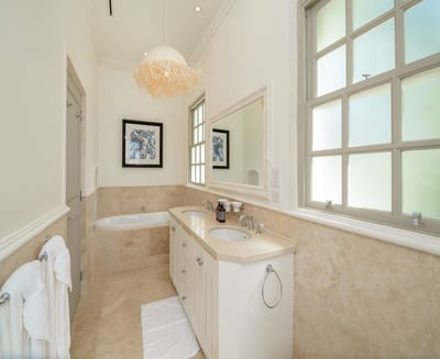 Luxury Villa Photo #27