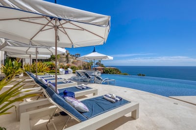 Luxury Villa Photo #6