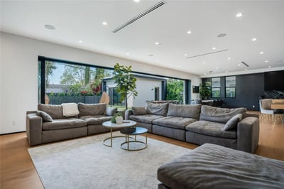 Luxury Villa Photo #6