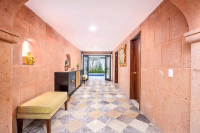 Luxury Villa Photo #16
