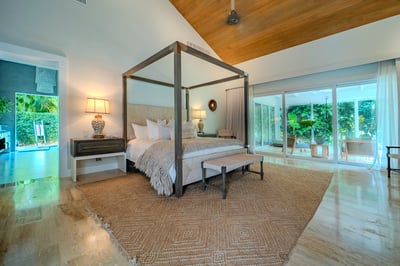 Luxury Villa Photo #18