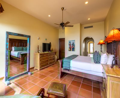Luxury Villa Photo #31