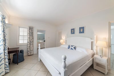 Luxury Villa Photo #32