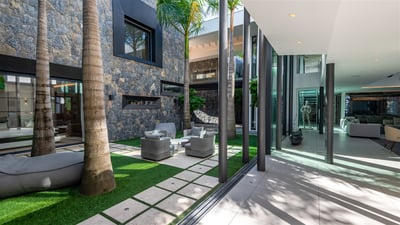 Luxury Villa Photo #24