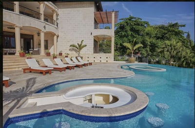 Luxury Villa Photo #4