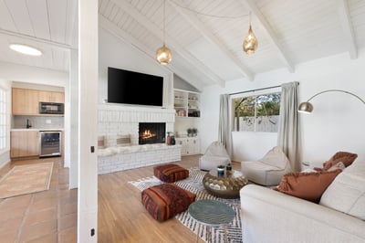 Living room in the detached casita for additional lounging and TV watching