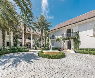 Luxury Villa Photo #40