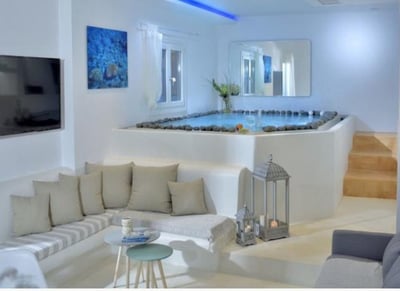 Luxury Villa Photo #6