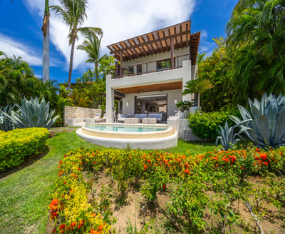 Luxury Villa Photo #3