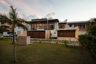 Luxury Villa Photo #6