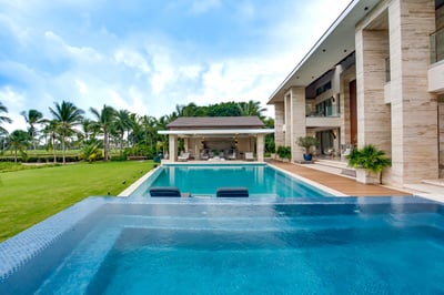 Luxury Villa Photo #3