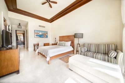 Luxury Villa Photo #19