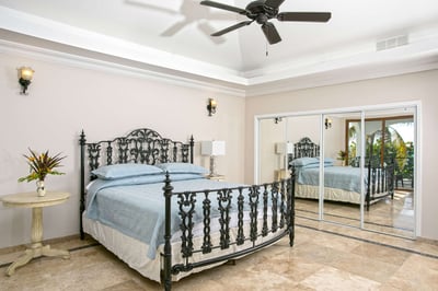Luxury Villa Photo #26