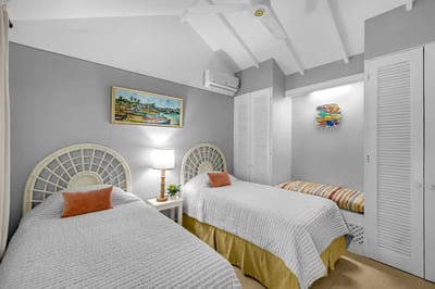 Luxury Villa Photo #26