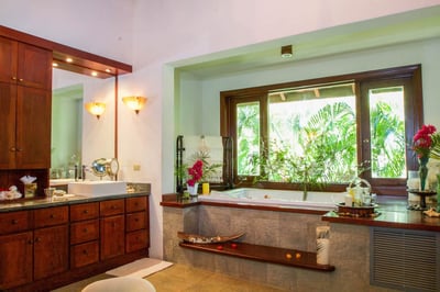 Luxury Villa Photo #25