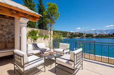 Luxury Villa Photo #17