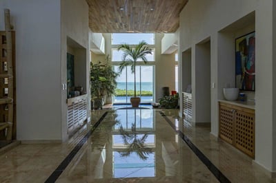Luxury Villa Photo #5
