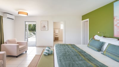 Bedroom 5: On the lower level. King size bed, air conditioning, HD-TV, DVD player, iPod dock, t