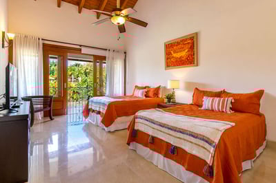 Luxury Villa Photo #31