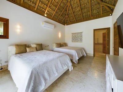 Luxury Villa Photo #59