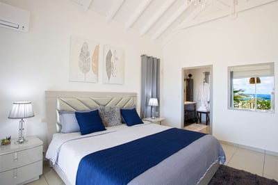 Luxury Villa Photo #37