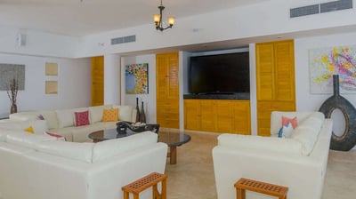 Luxury Villa Photo #18