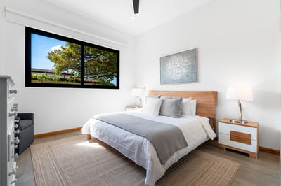 Main House – Suite 4: King Bed, AC & Closet